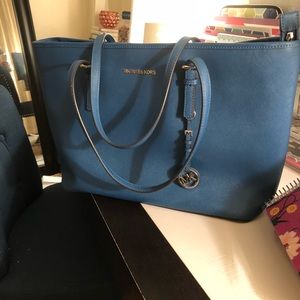 Mk blue purse beautiful  👜